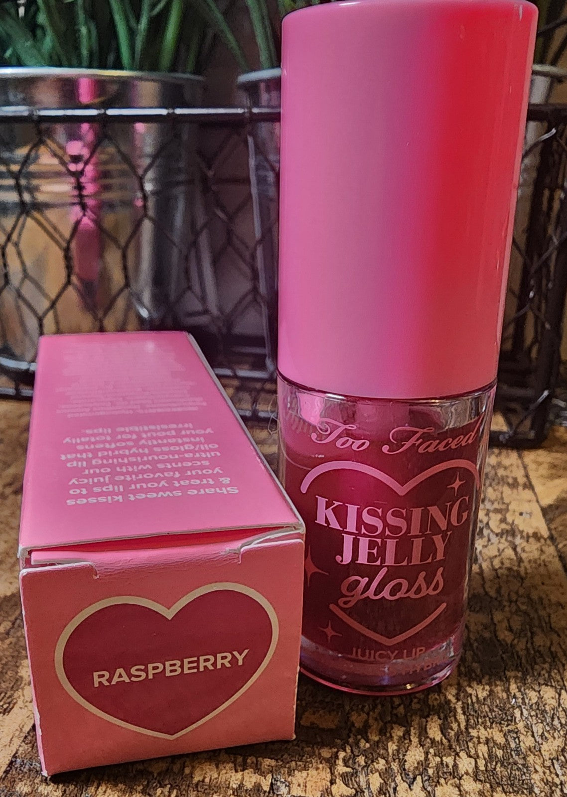 Non-Sticky Lip Oil Gloss - Raspberry Hydrating Lip Shine 4.5mL