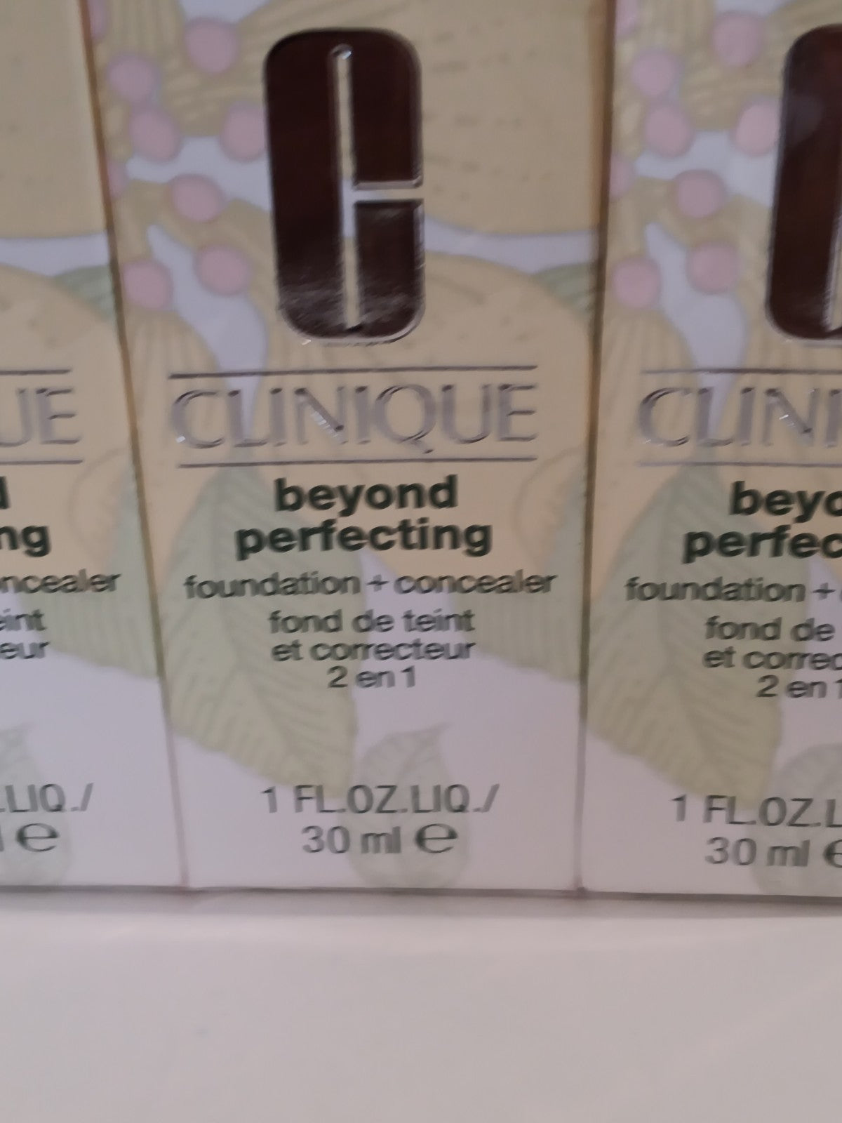 Clinique Honey Foundation Concealer 2-in-1 - Free Shipping