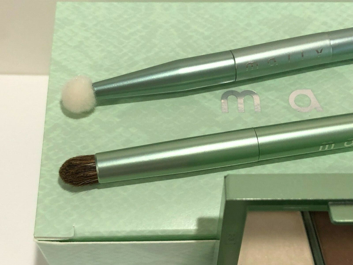 Eyeshadow Quad Kit with 2 Brushes - Eye Makeup Set for Precision & Color