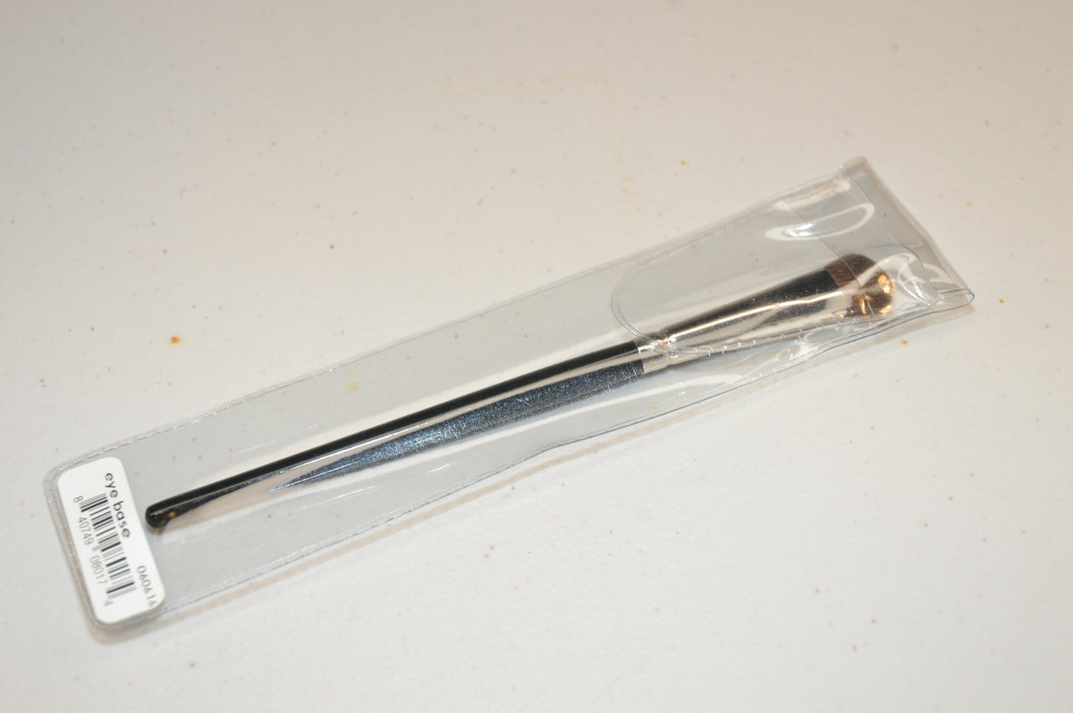Eye Base Brush for Makeup Application - Premium Eye Makeup Tool