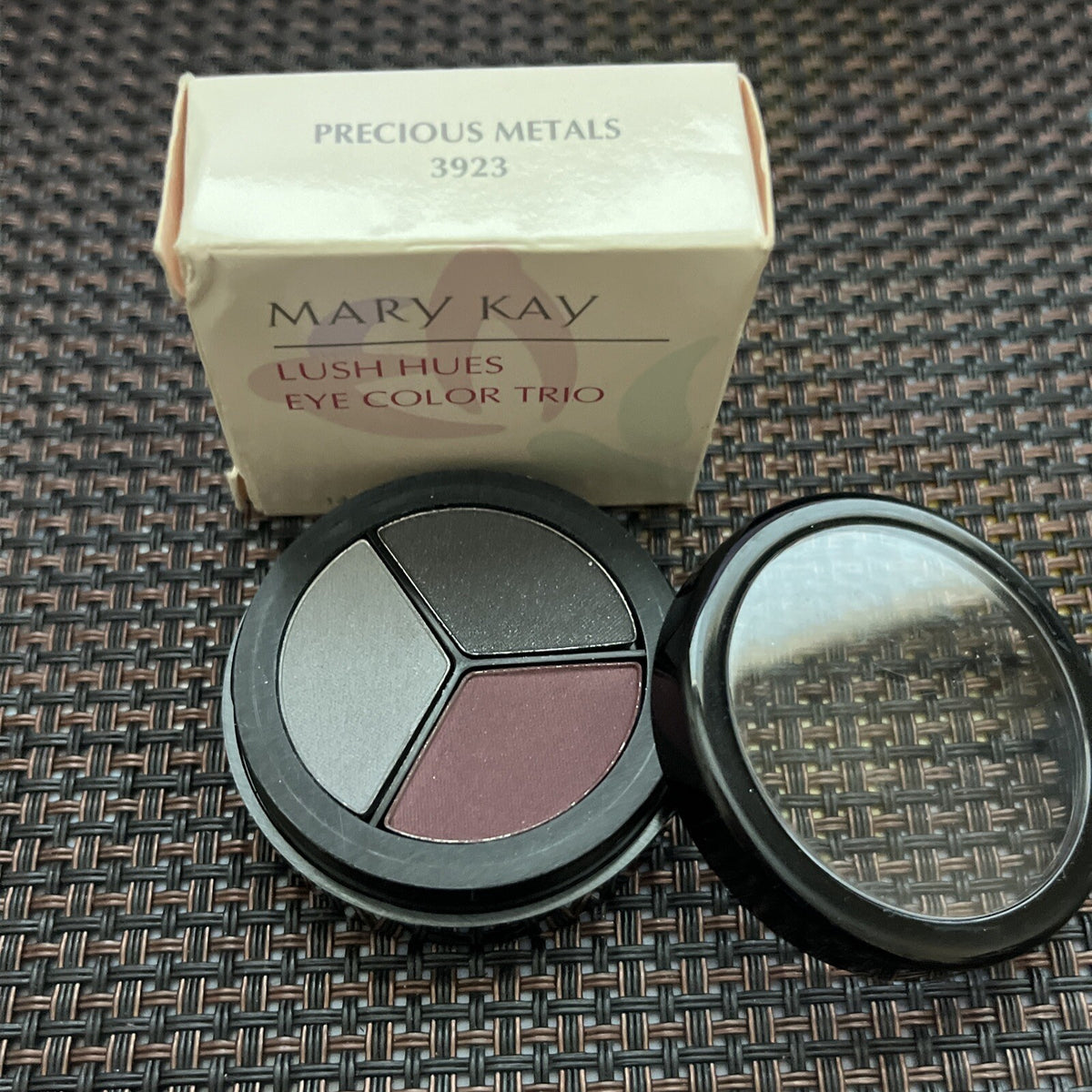 Mary Kay Lush Hues Eye Shadow Trio - Precious Metals Retired Color 3923