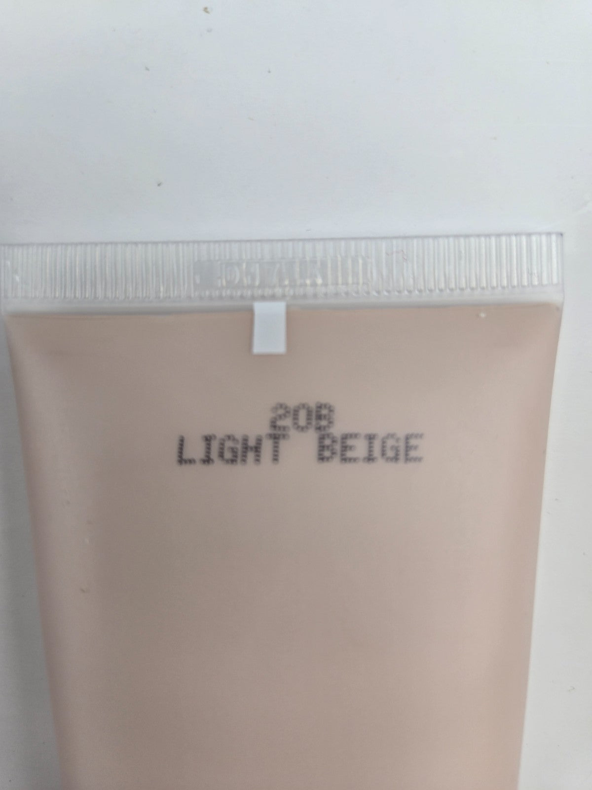 Full Coverage Matte Foundation with Amazonian Clay - Light Beige 20B