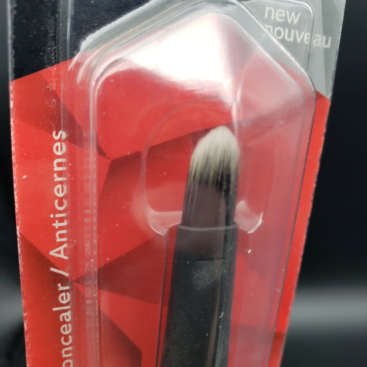 Revlon Diamond Grip Concealer Brush #42070 - Makeup Tool for Face