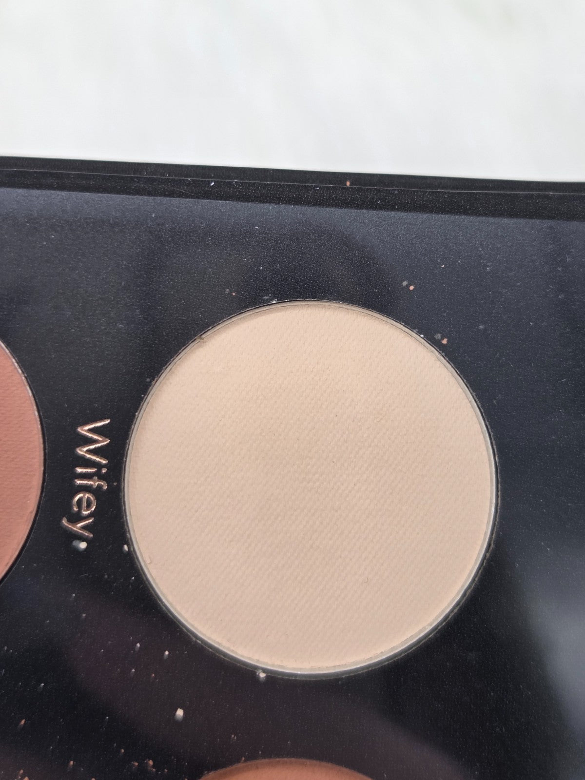 Neutral Eyeshadow Palette - 9 Matte & Shimmer Shades for Natural Looks