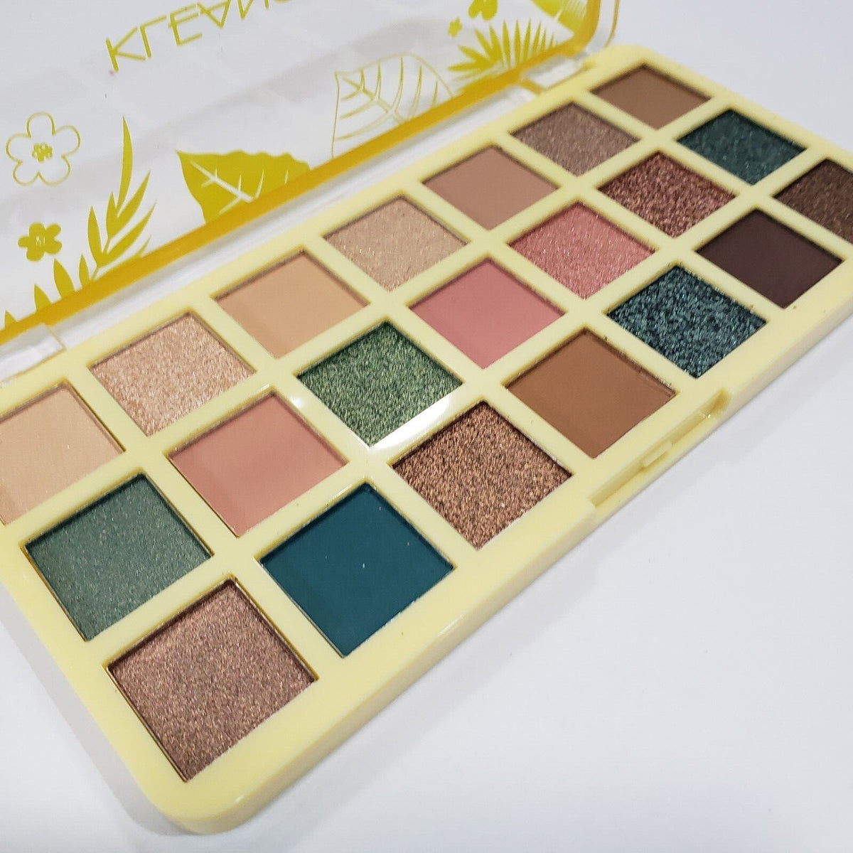 Jamaican-Themed Eyeshadow Palette - Earthy Greens & Pinks, Matte & Metallic Shades