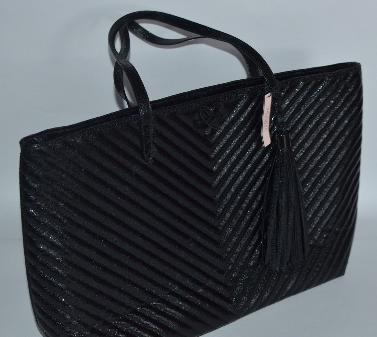 Large Black V-Quilt Tote Bag - Stylish Handbag for Everyday Use