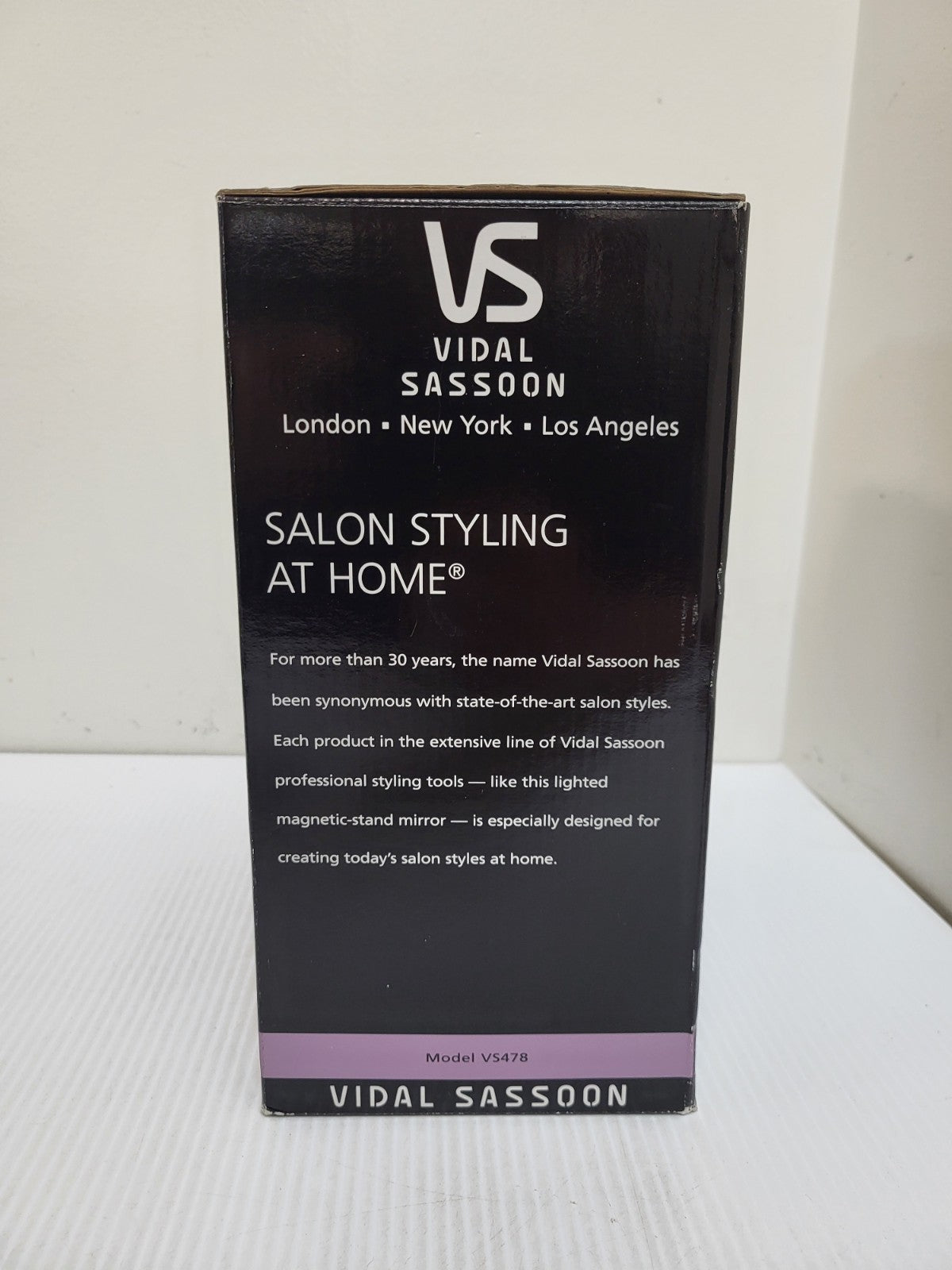Vidal Sassoon Lighted Magnetic Stand Mirror VS478
