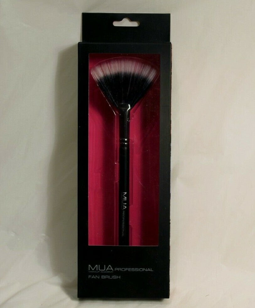 Professional Fan Makeup Brush - New in Box, Free Shipping