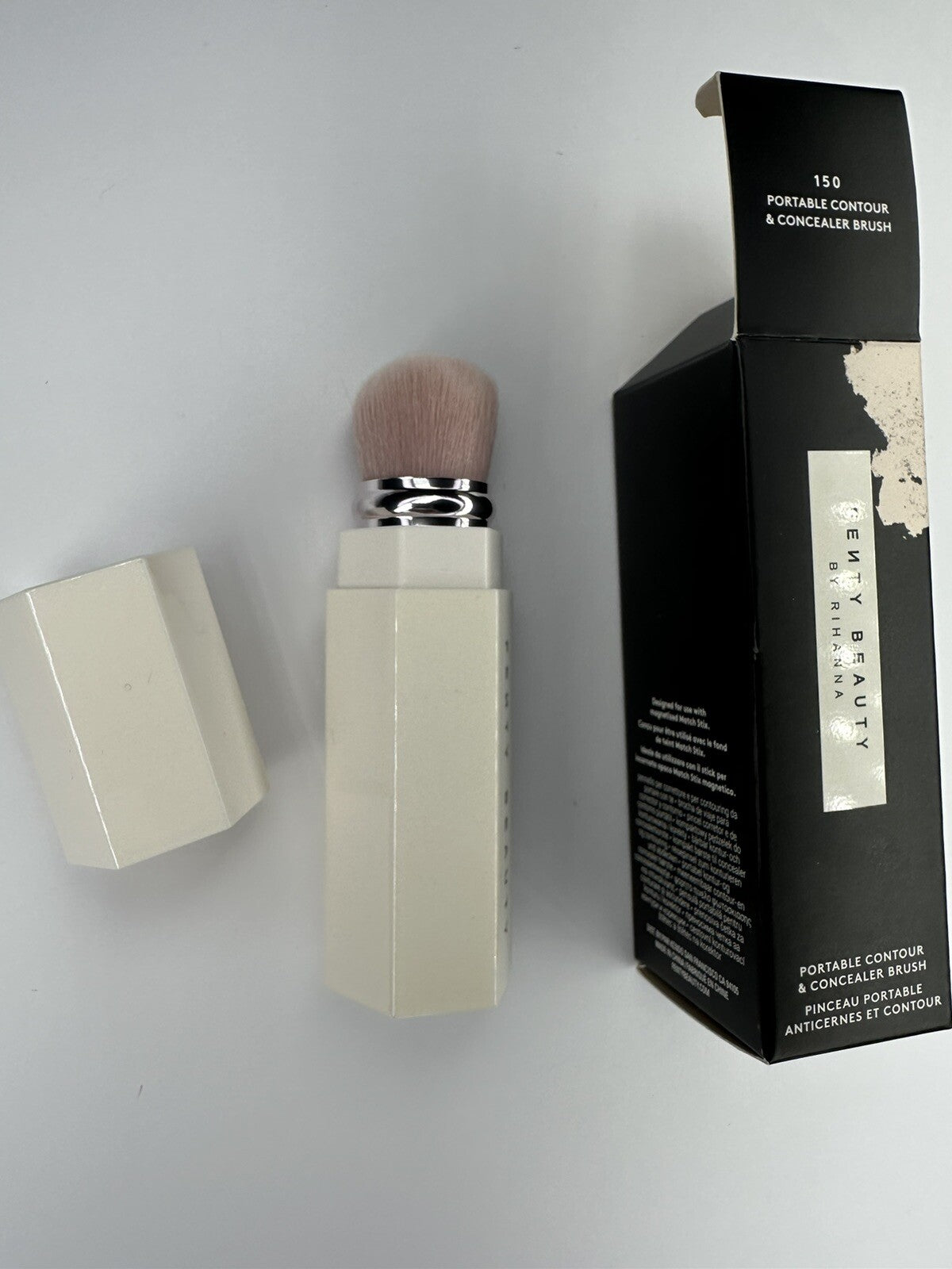 Contouring Concealer Brush - Portable Makeup Tool for Face & Details