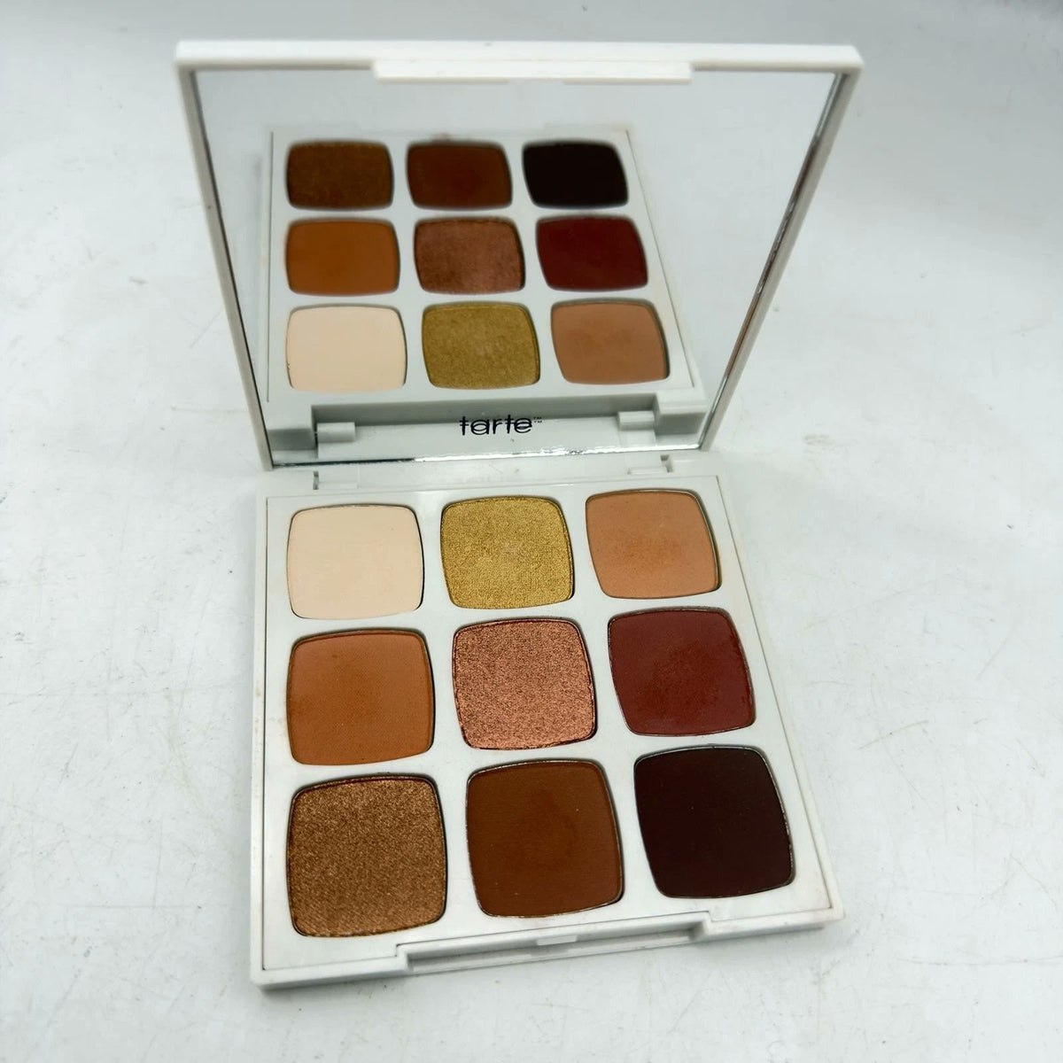 Warm Matte Eyeshadow Palette with 8 Shades - Cruelty-Free, Long-Lasting