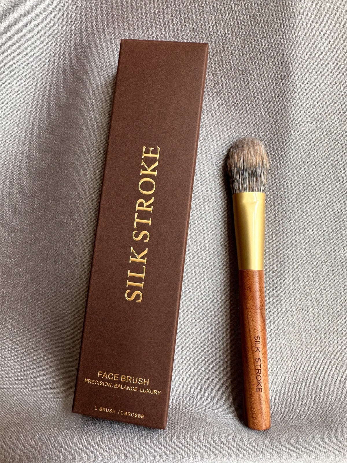 Luxury Face Blush & Contour Brush with Yellow Squirrel Hair – Soft, Precise Makeup Tool