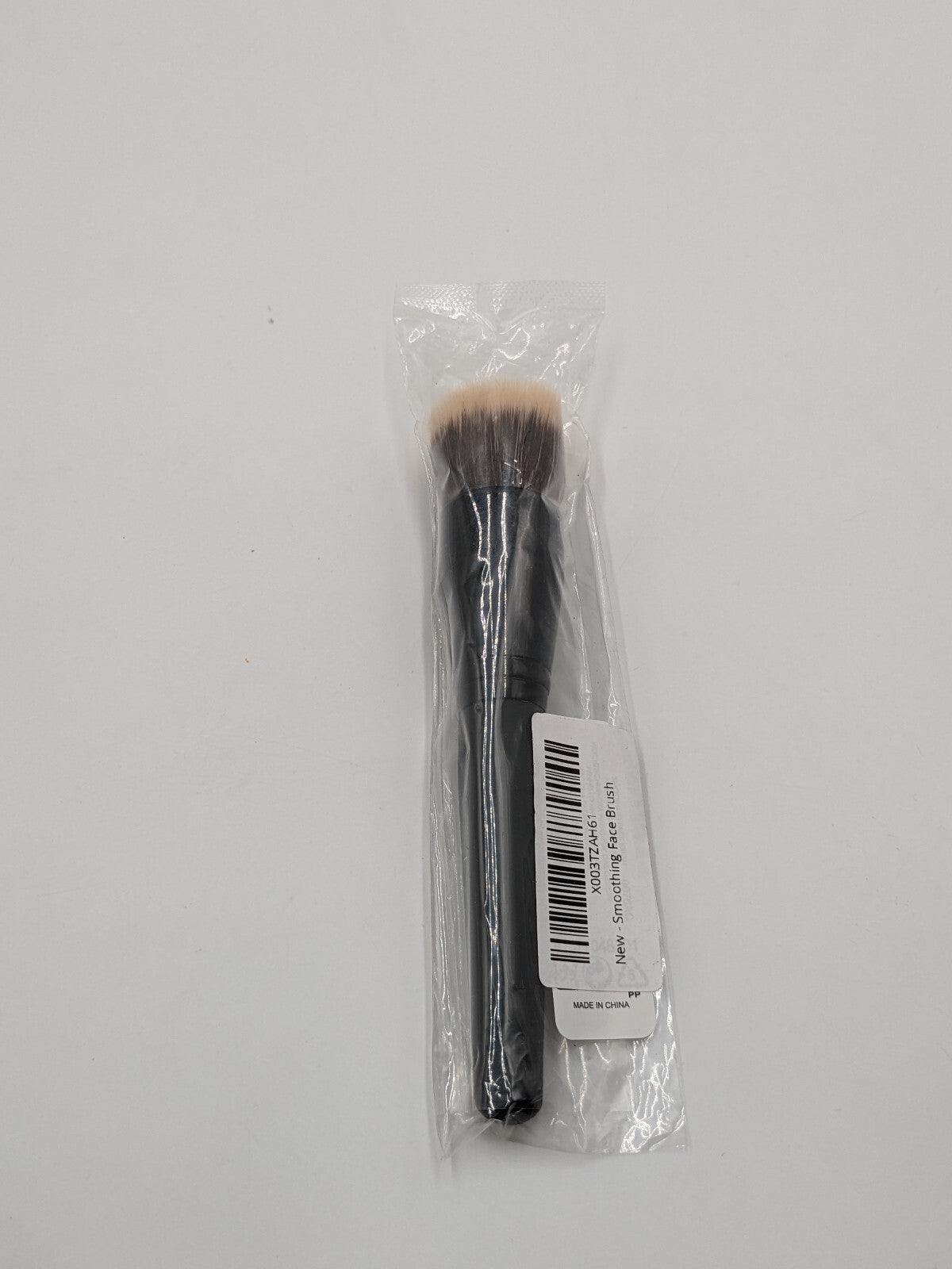 BareMinerals Smoothing Brush - Makeup Brush for Flawless Skin