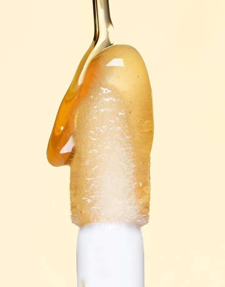 Luminous Lip Oil with Manuka Honey - Golden, Hydrating Lip Treatment