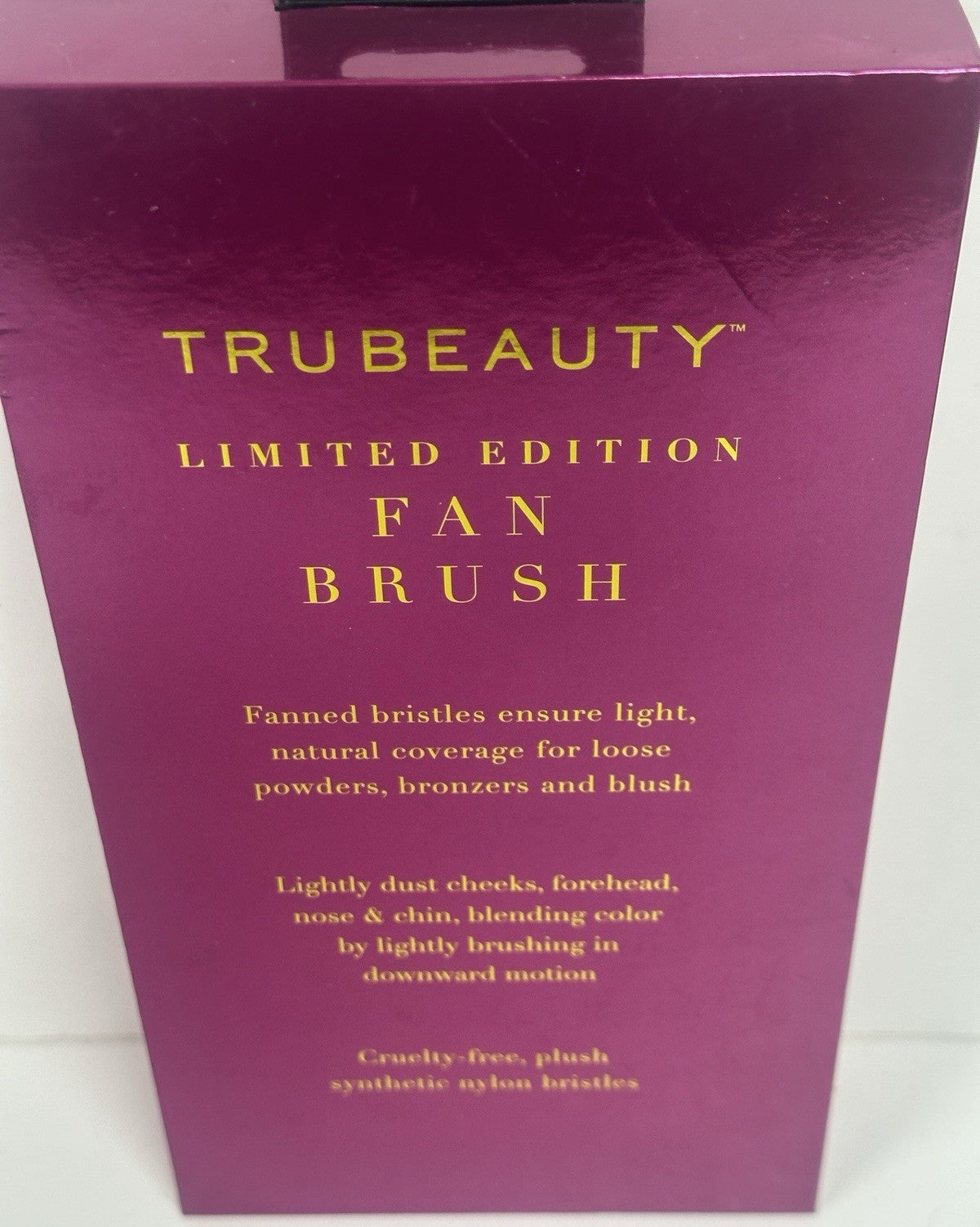 Fan Brush Makeup Brush Plush 5.5" Wooden Handle NIB