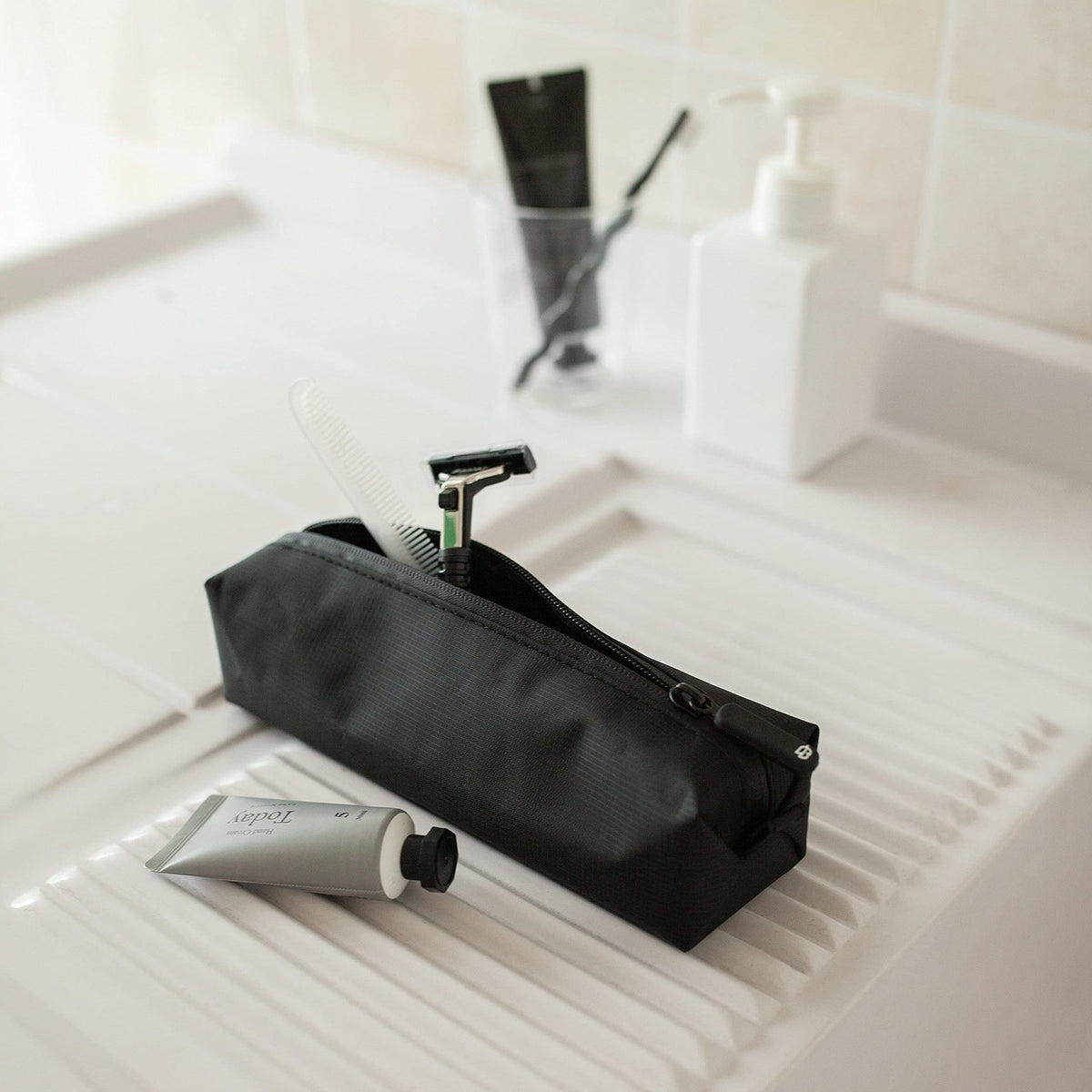 Travel Toiletry Bag for Men Slim Mini Organizer Water-Resistant Dopp Kit