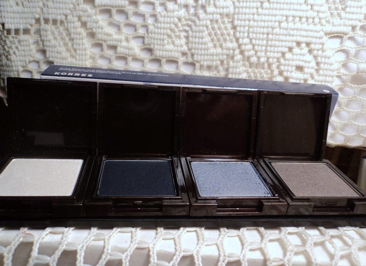 Eye Shadow Quad - Smoky Collection with 4 Metallic & Blue Shades