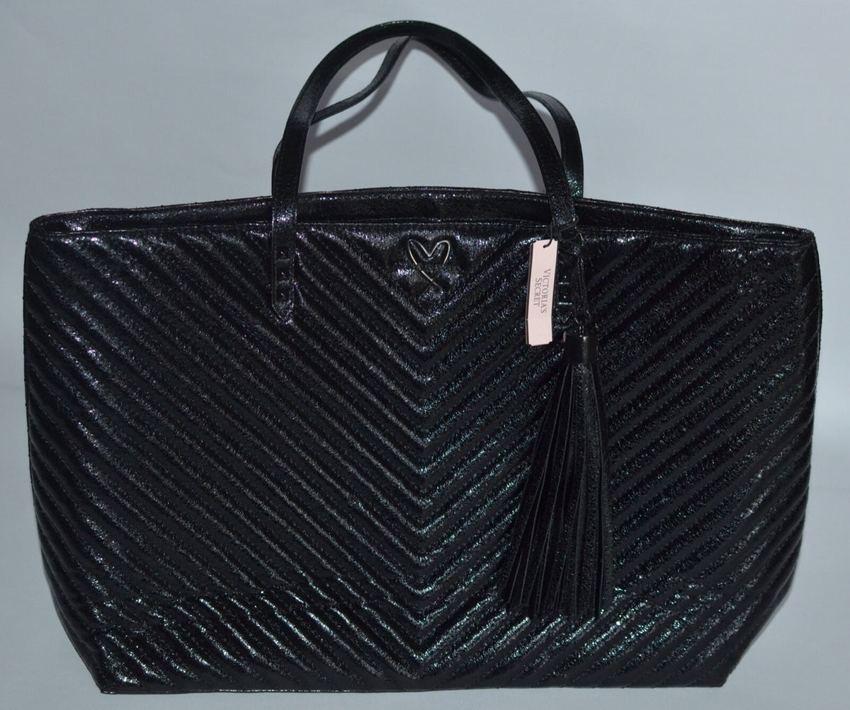 Large Black V-Quilt Tote Bag - Stylish Handbag for Everyday Use