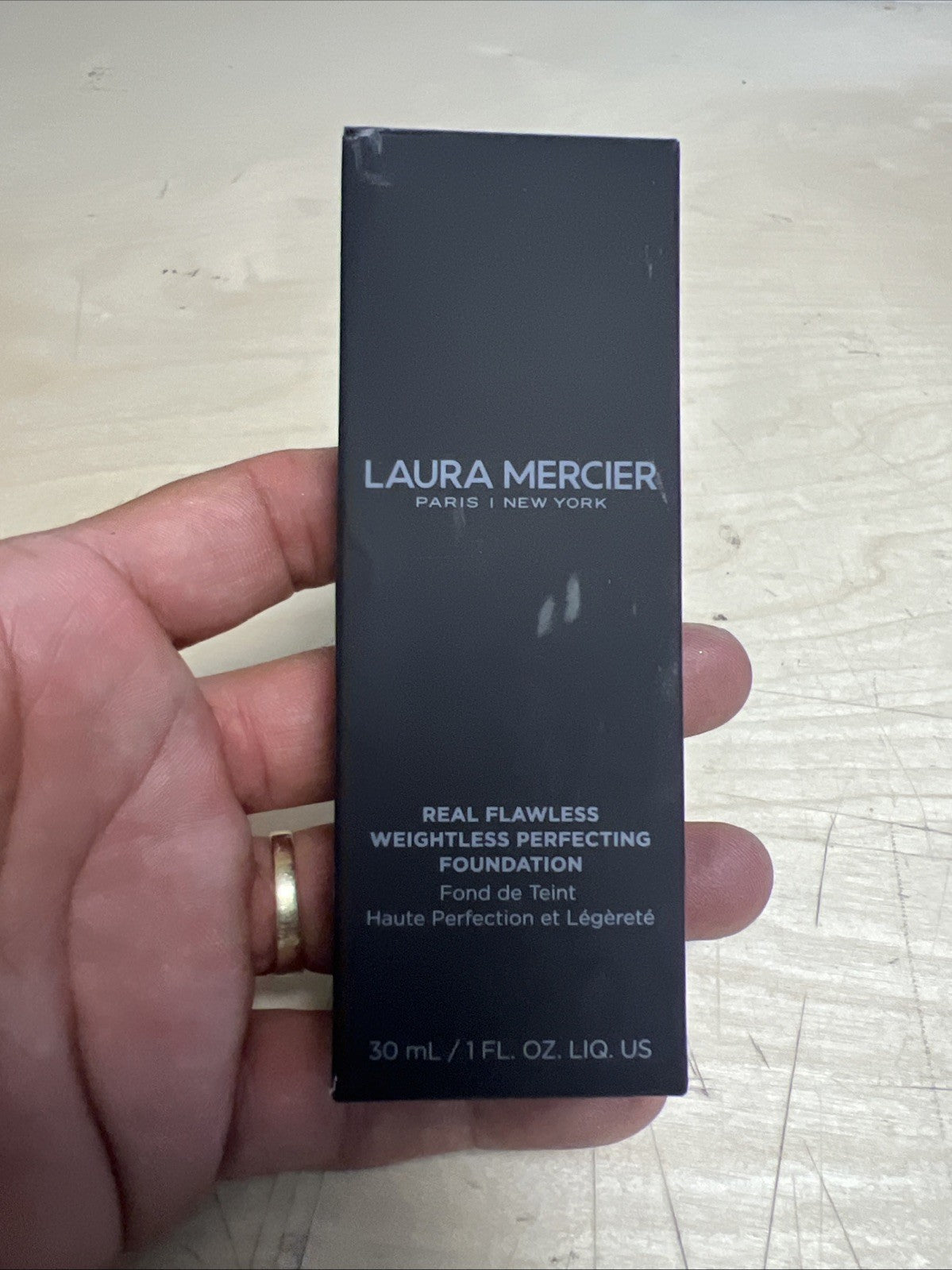 Weightless Liquid Foundation Suntan 4W1 - Flawless Face Makeup