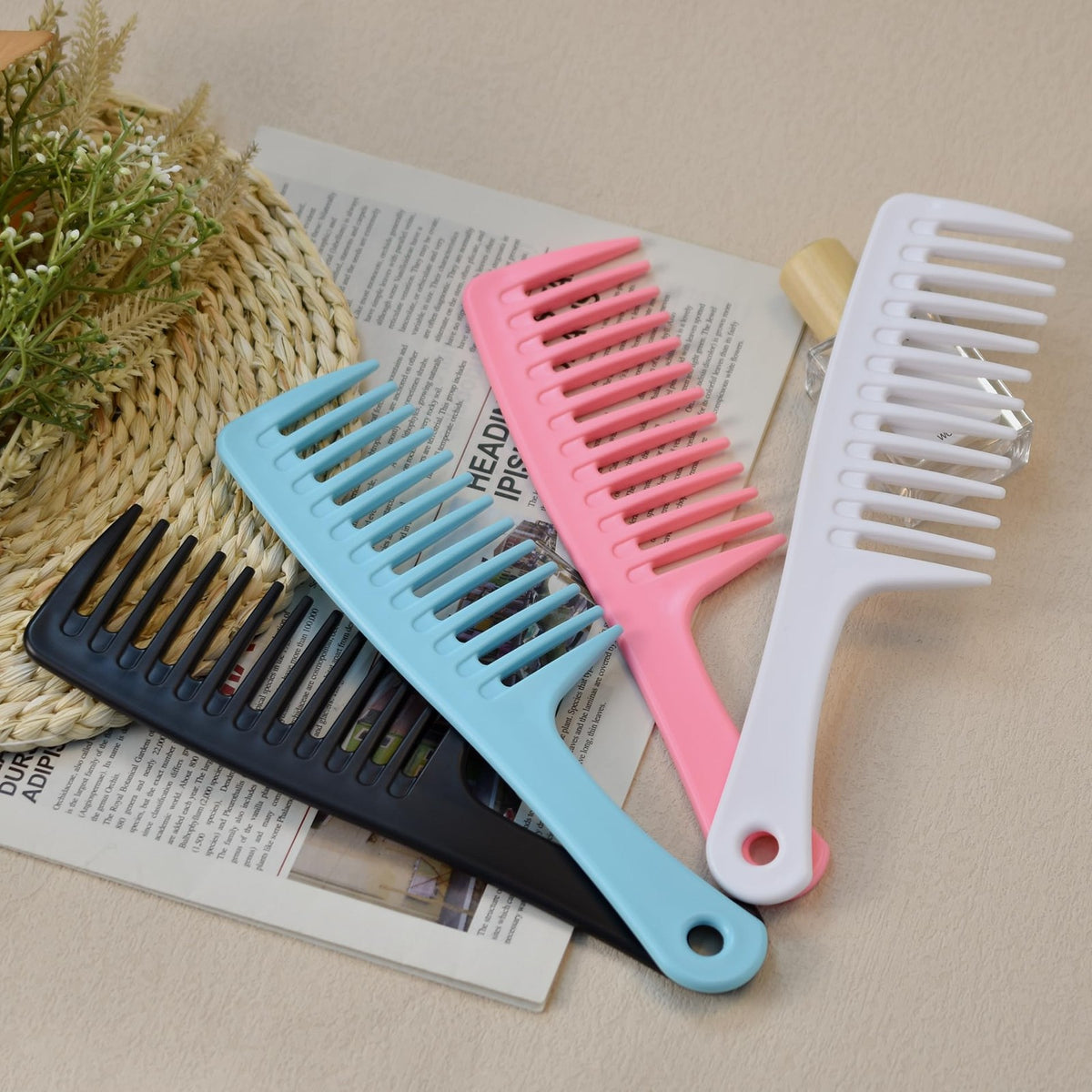 4 Pieces Wide Tooth Comb Set for Hair Care - Black & White, Professional Styling Tool