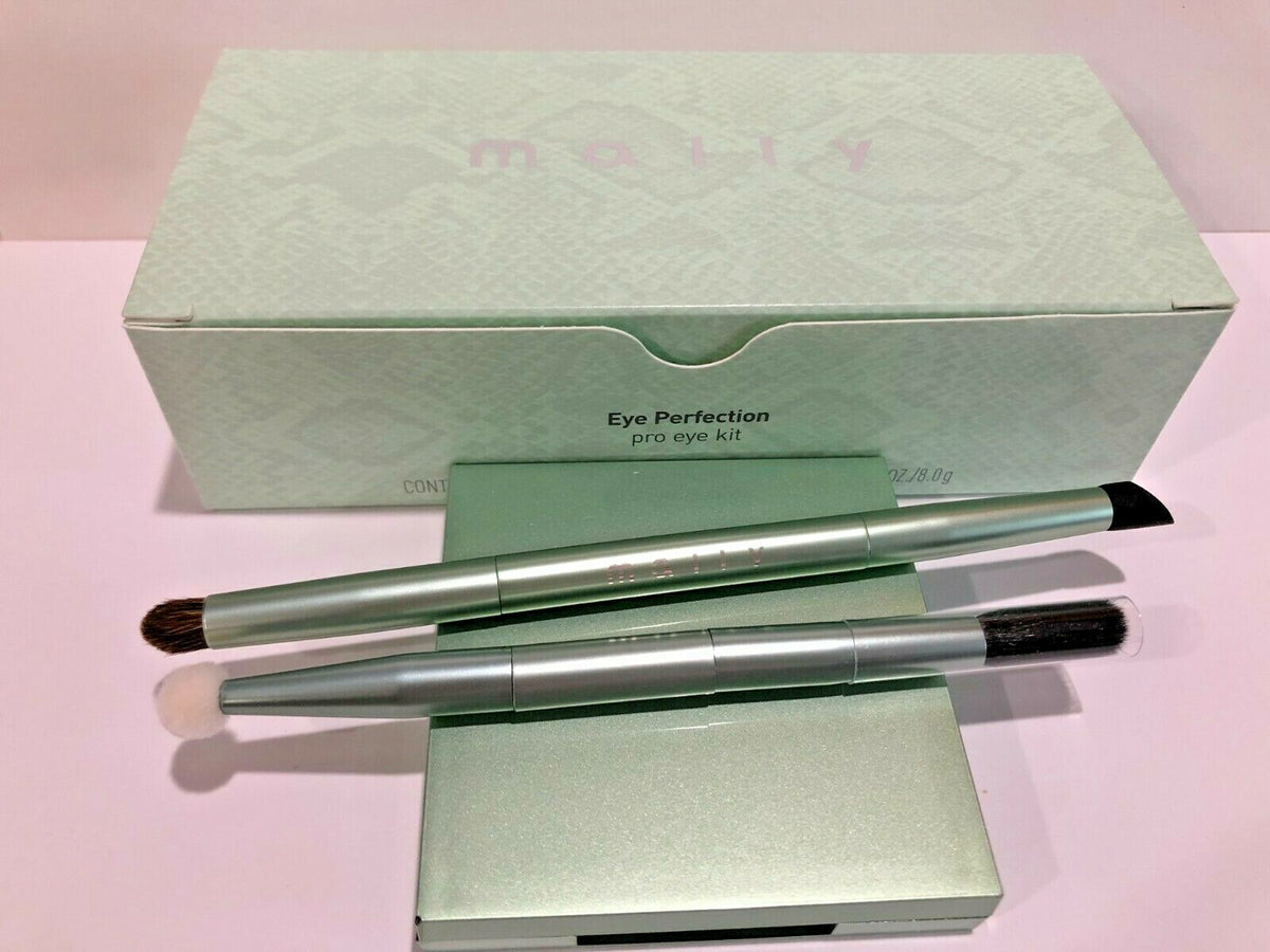 Eyeshadow Quad Kit with 2 Brushes - Eye Makeup Set for Precision & Color