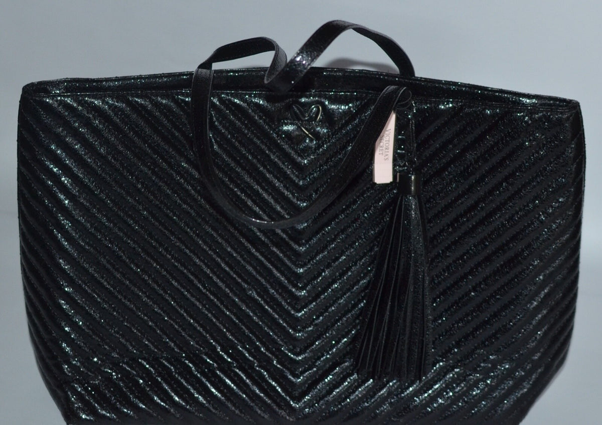 Large Black V-Quilt Tote Bag - Stylish Handbag for Everyday Use