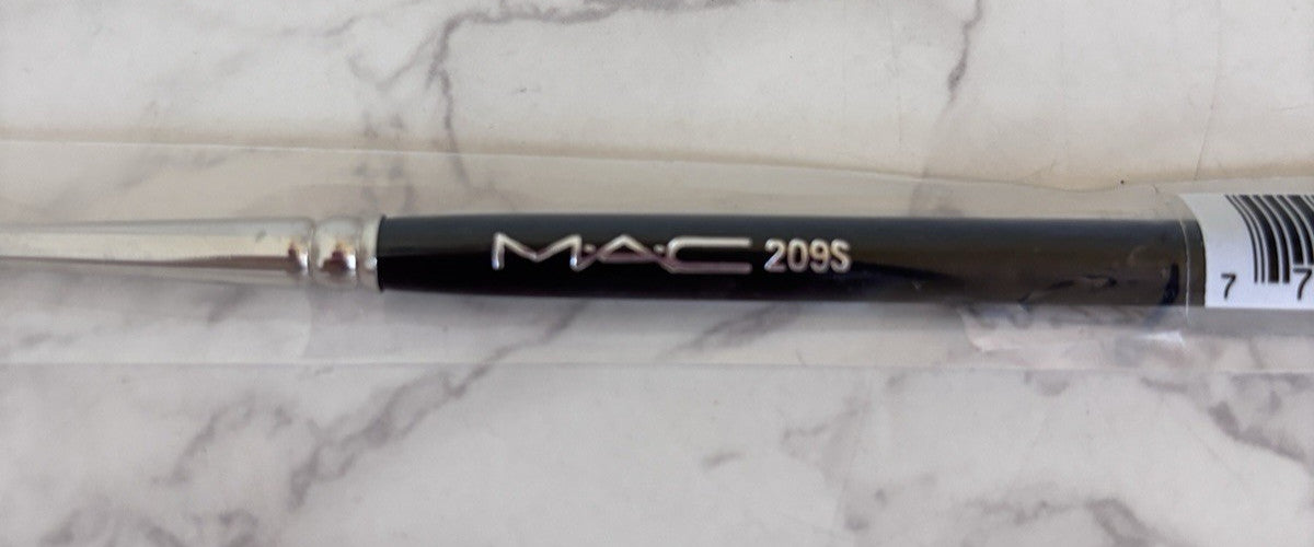 Eyeliner Brush Fine-Tipped for Liquids & Creams - Discontinued MAC 209S