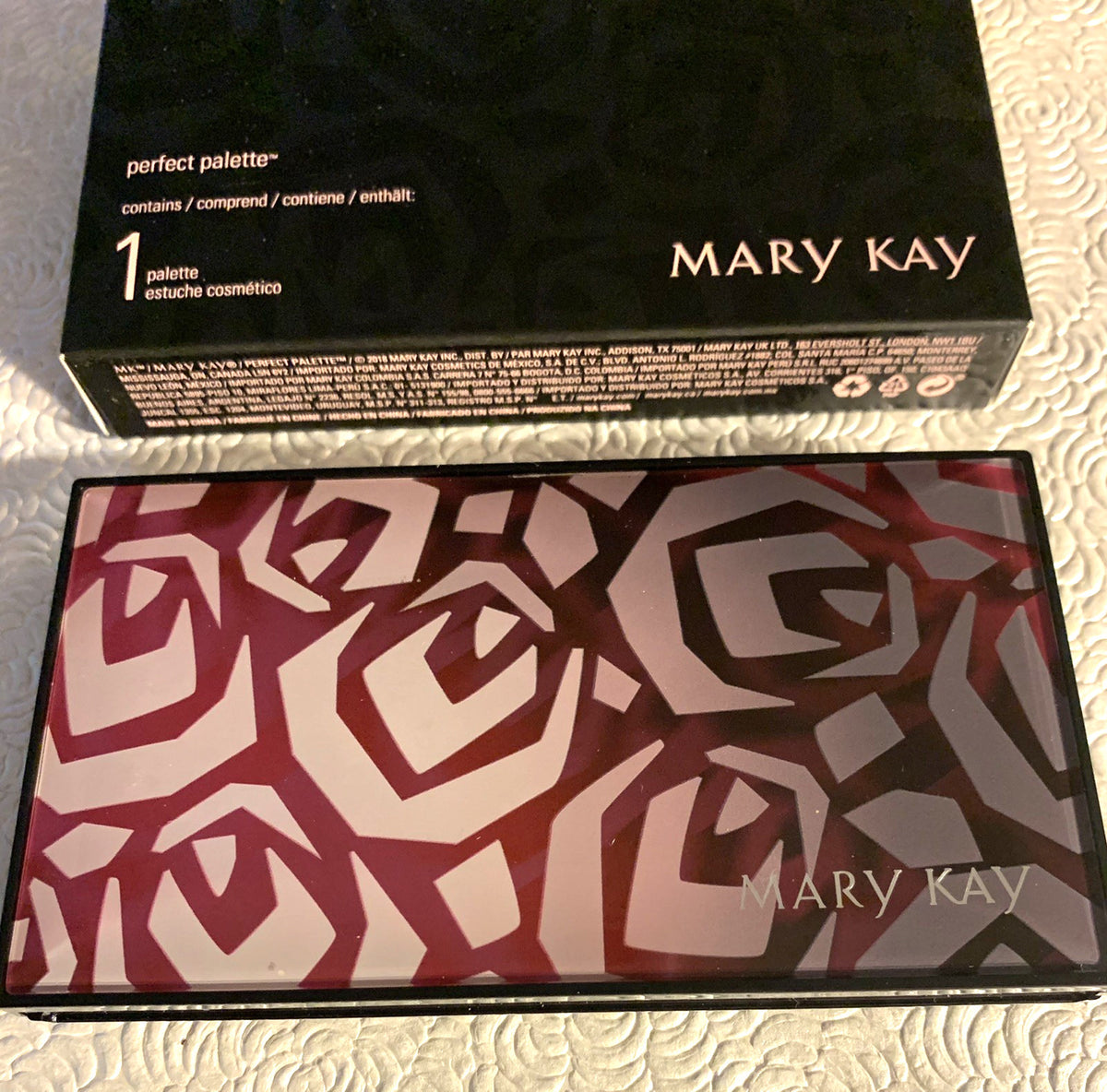 Unfilled Mirrored Cosmetic Compact Palette with Pink and Black Finish