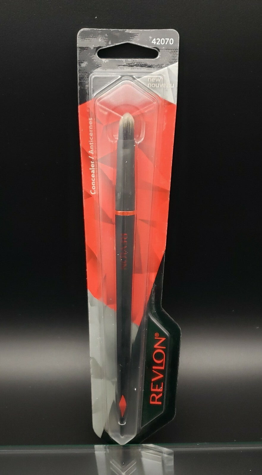 Revlon Diamond Grip Concealer Brush #42070 - Makeup Tool for Face