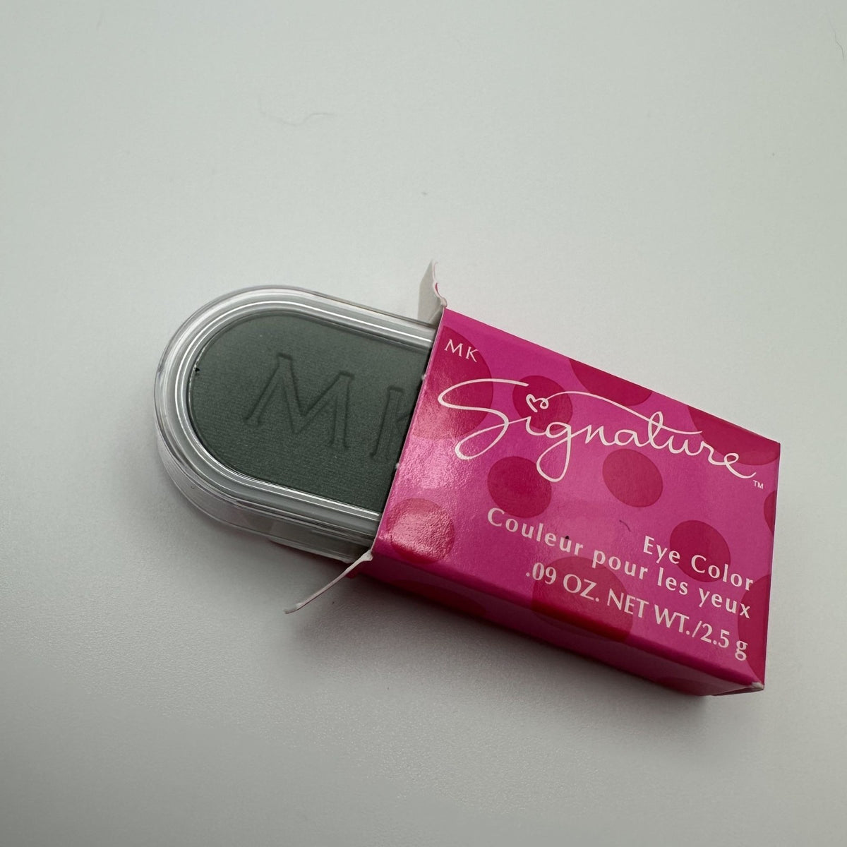 Long-Lasting Eye Shadow in Rainforest - Compact & Vibrant Makeup