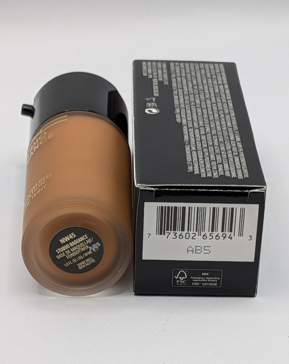 MAC NW45 Studio Radiance Serum Powered Foundation - Flawless Face Makeup