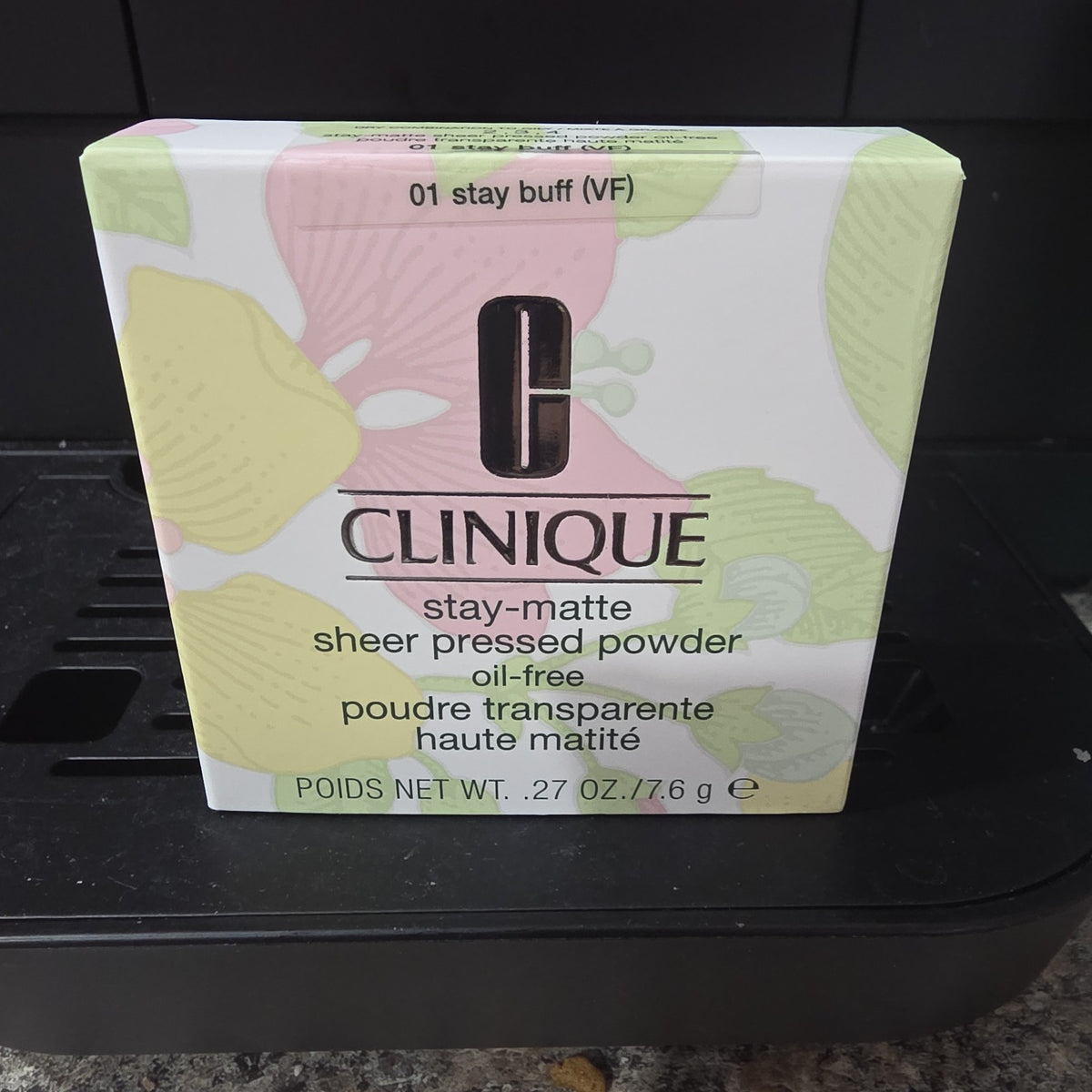 Clinique Stay-Matte Sheer Pressed Powder Oil-Free 01 Stay Buff 0.27 oz