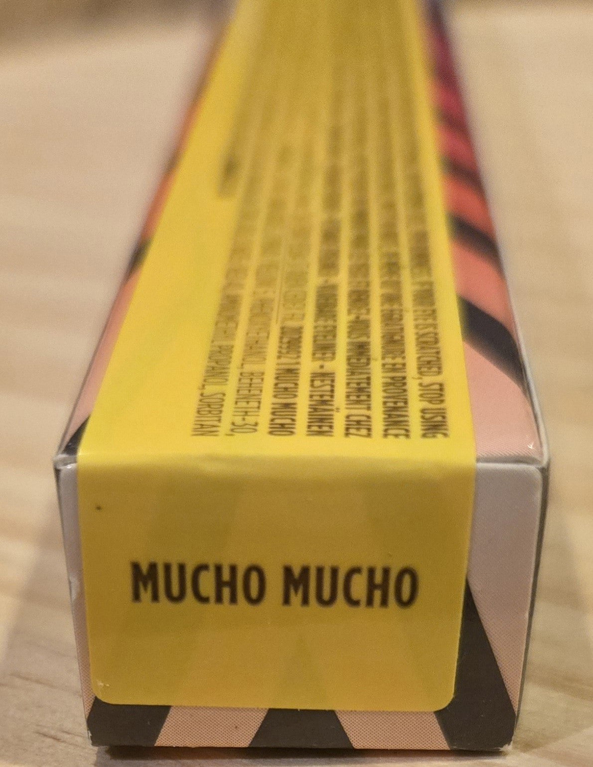 Waterproof Liquid Eyeliner Mucho Mucho Yellow - Long-Lasting & Smudge-Free
