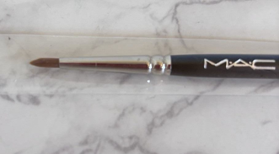 Eyeliner Brush Fine-Tipped for Liquids & Creams - Discontinued MAC 209S