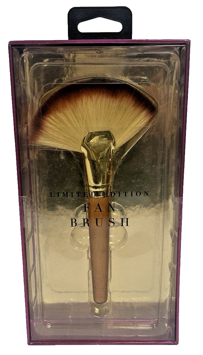 Fan Brush Makeup Brush Plush 5.5" Wooden Handle NIB