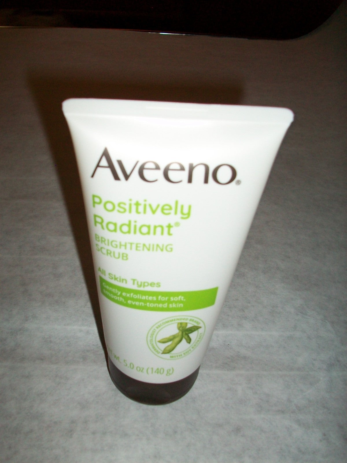 Aveeno Naturals Positively Radiant Daily Scrub 5.0 ounce-NEW-Ships