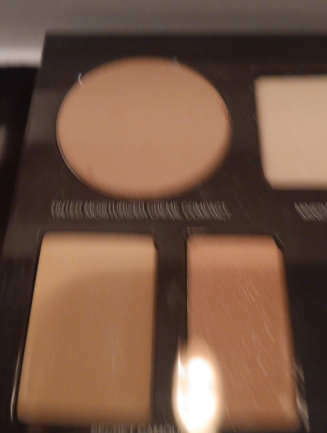 Laura Mercier Flawless Face Compact Nude Makeup Pallet - Portable