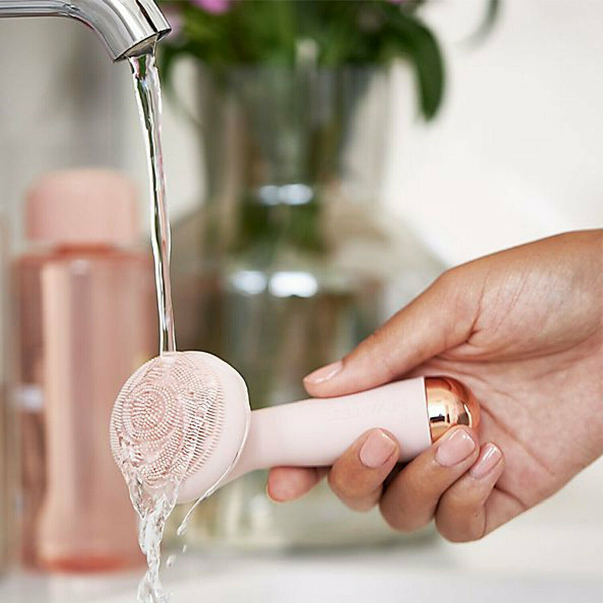 Silicone Facial Cleansing Brush with Charging Dock - Rose Gold