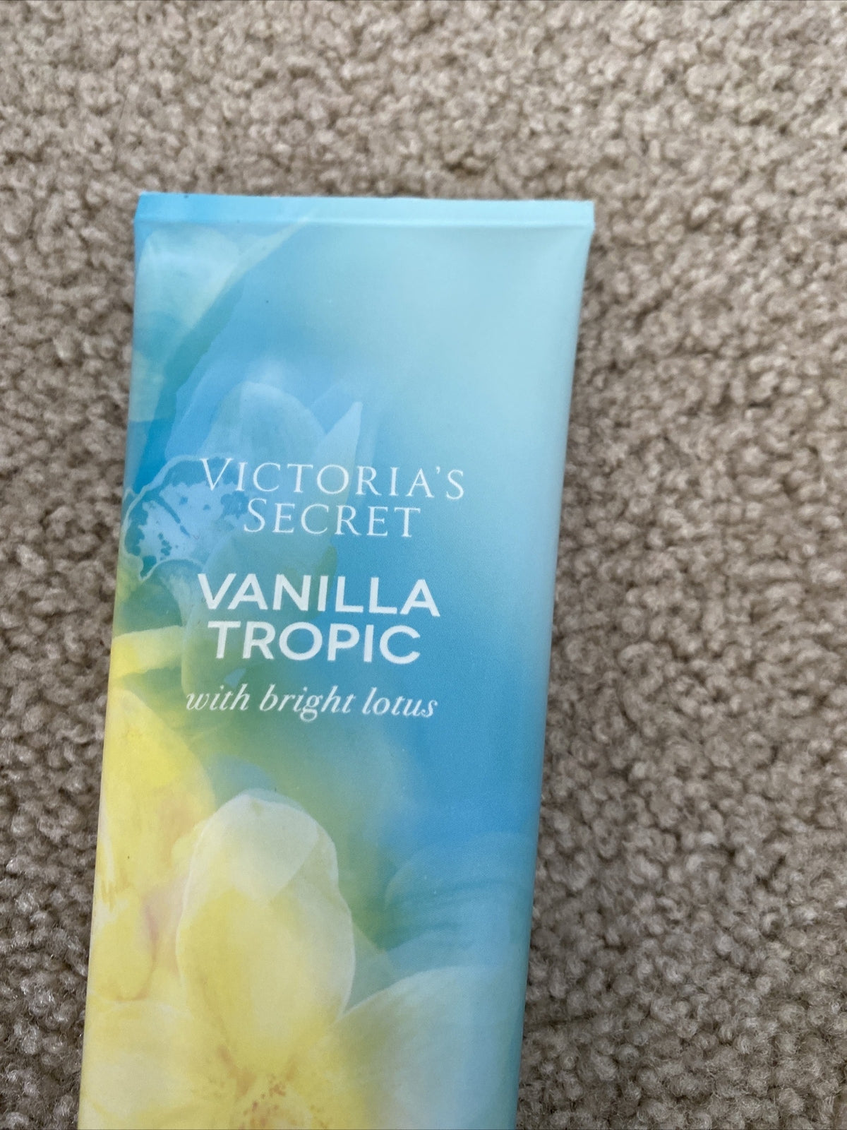 Victoria's Secret PINK Vanilla tropic 24 hour moisture body lotion 8