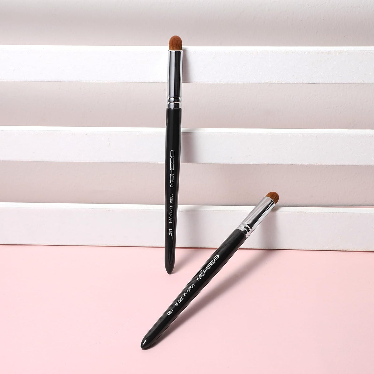 Lip Brush for Lip Gloss and Lipstick - Precise Makeup Applicator, Black