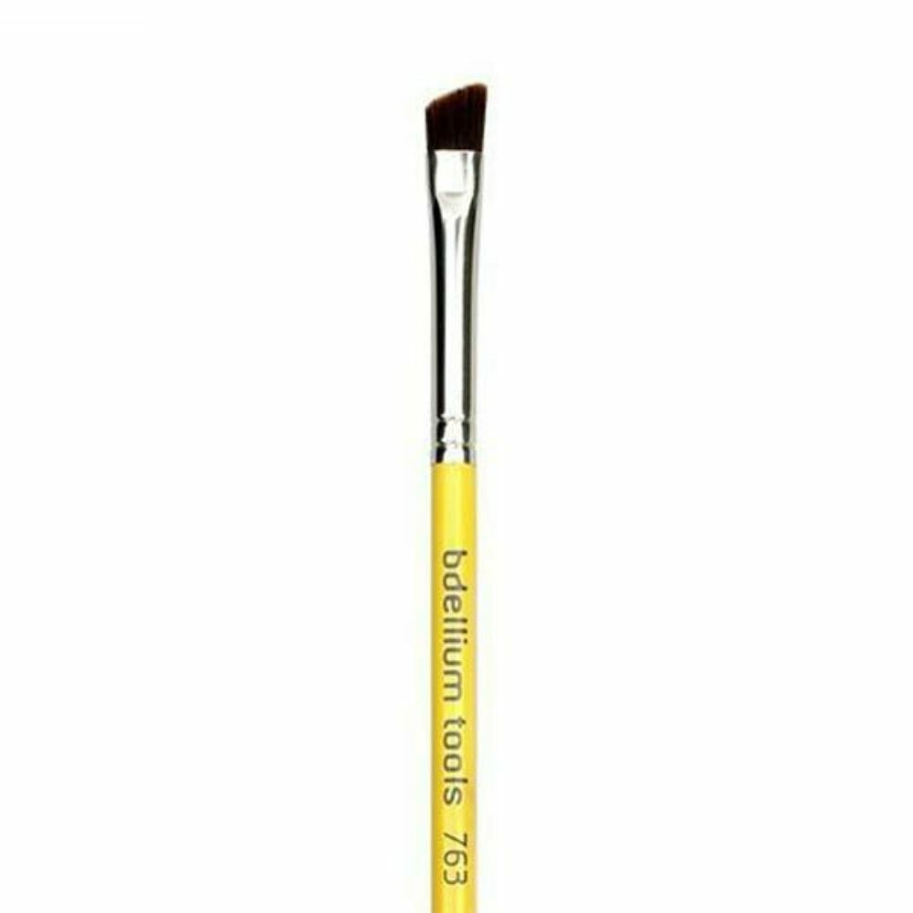 Angled Brow Makeup Brush - Natural & Synthetic Bristles for Precise Eyebrow Definition