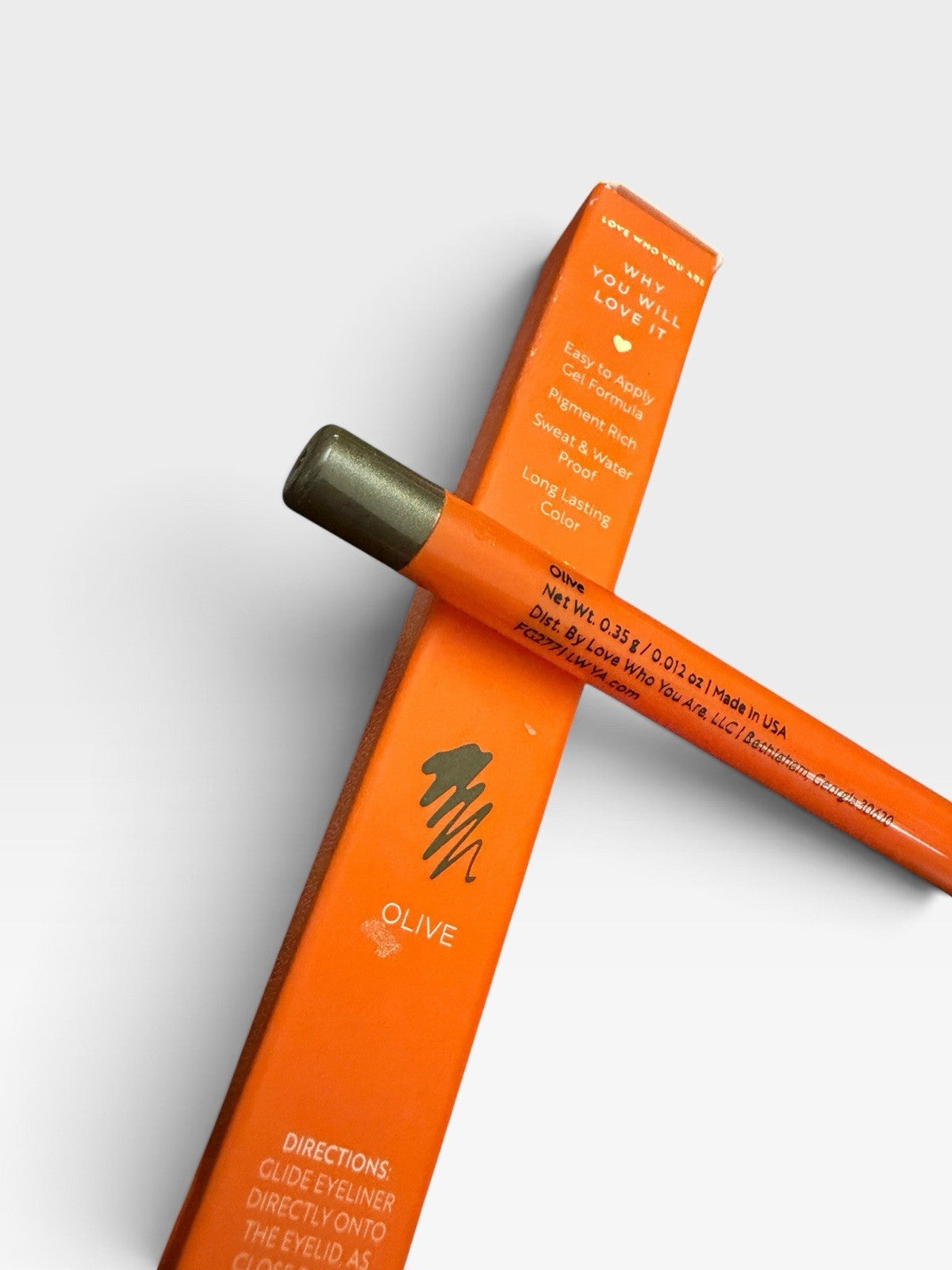 Waterproof Olive Eye Pencil - Smudge-Proof Eyeliner for Precise Definition