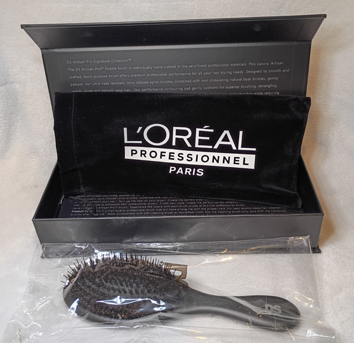 Luxury Pro Oval Hair Brush with Wooden Handle & Velour Pouch – Precision Styling Tool