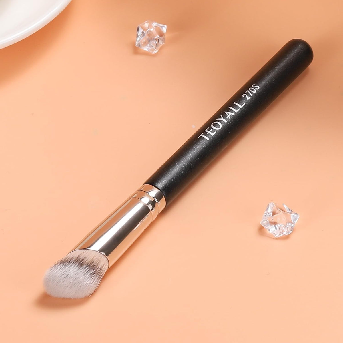 Angled Makeup Brush for Under Eye Concealing & Contouring - Cruelty-Free