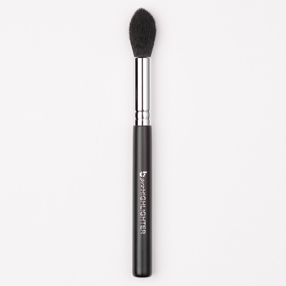 Pro Tapered Highlighter Makeup Brush - Synthetic Face Brush for Cheekbones & Nose