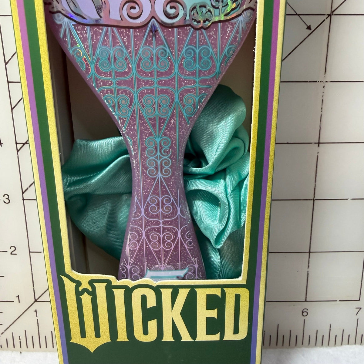 Wet Brush x Wicked True Friendship Glinda Elphaba Detangler Satin