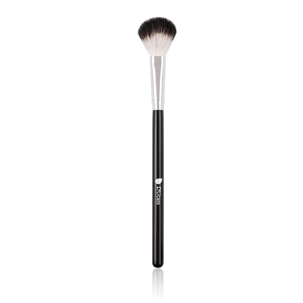Highlighter Makeup Brush - Soft Goat Hair Blending and Precision Face Brush