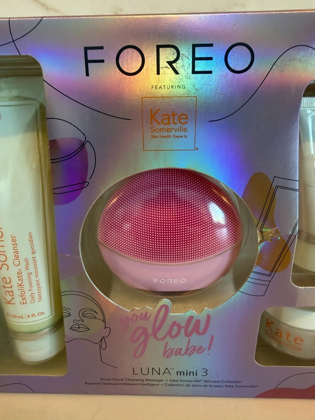 Foreo Luna Mini 3 Pink Skincare Device & Gift Set for Face Cleansing