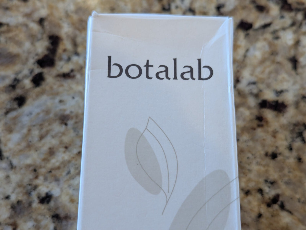 Botalab Suamel Body Scrub Exfoliating 7.05 oz exp: 06/2026