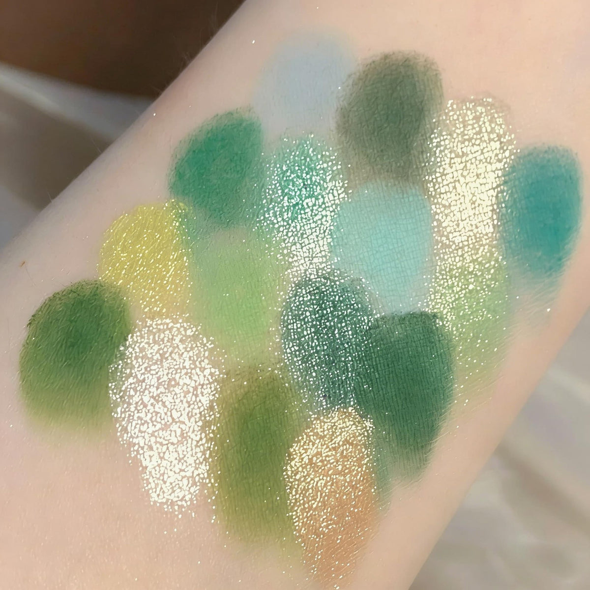 Green Eyeshadow Palette Matte Glitter Long-Lasting 16 Shades