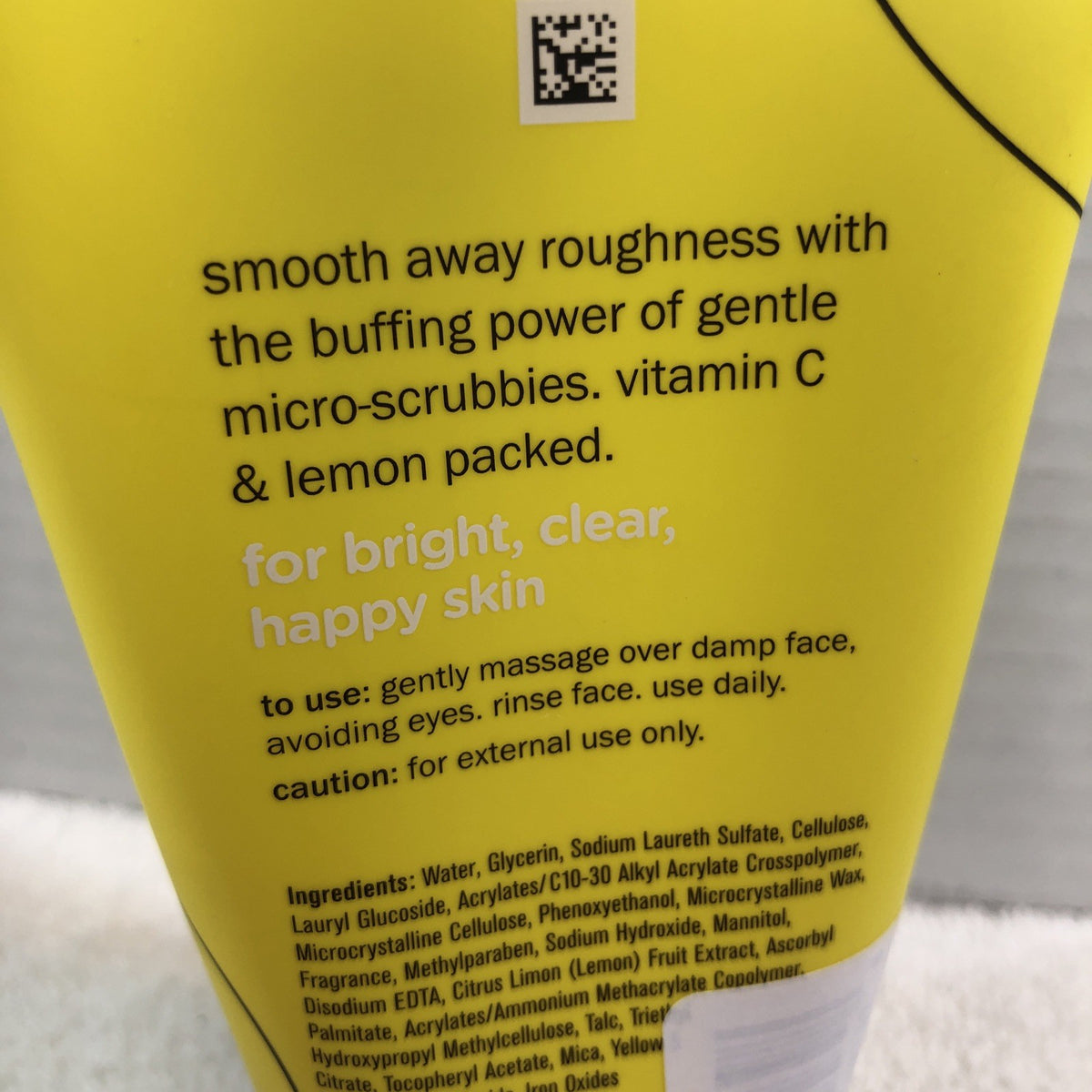 Clean & Clear Lemon Zesty Brightening Facial Scrub Vitamin C Extract